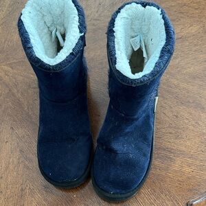 Muk Luks Cozy Blue Shearling-Lined Boots size 8